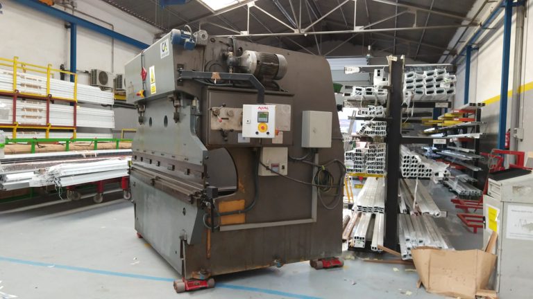 Sustituimos nuestras máquinas de corte y doblado en Sabadell